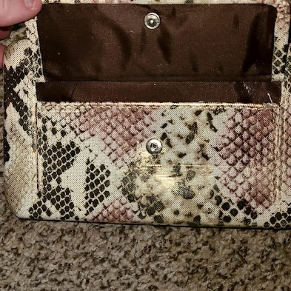 Beautiful Wallet - Picture 2 of 3